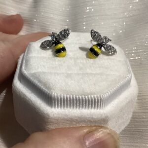 🐝Sparkly Adorable SilverTone Petite Bumblebee Post Back Stud Earring